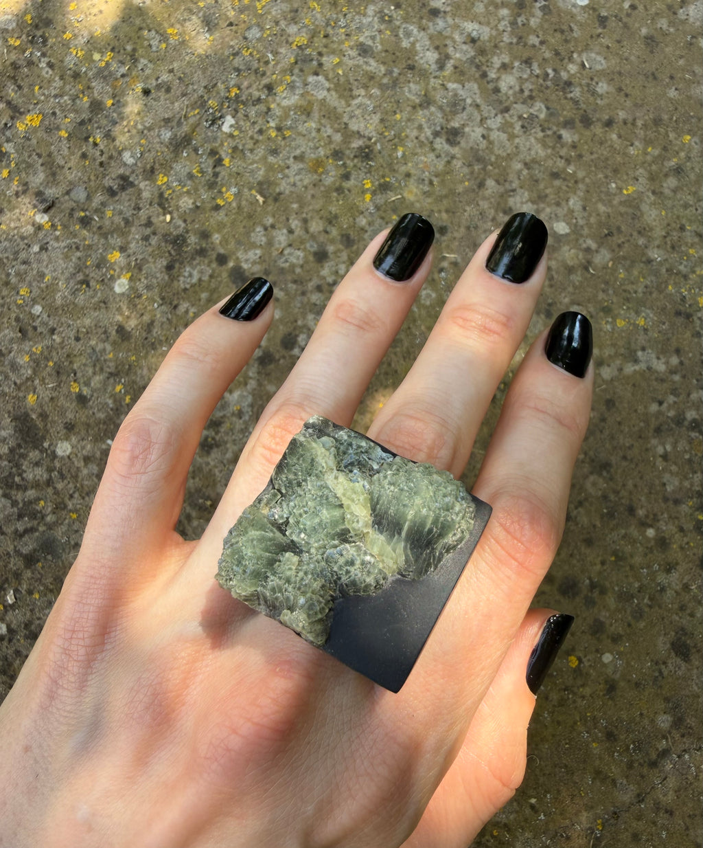 BLACK CHALCEDONY SQUARE